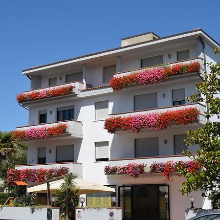 Aparthotel Orchidea Marina Tirrenia Zewnętrze zdjęcie